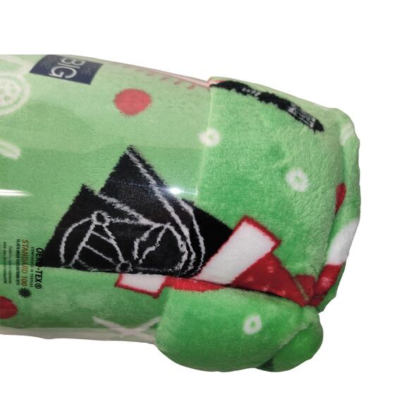 The Big One Star Wars Christmas Oversized Plush Throw - Picture 4 of 5